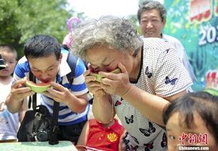 太奶奶吃瓜,一段温馨的乡村记忆