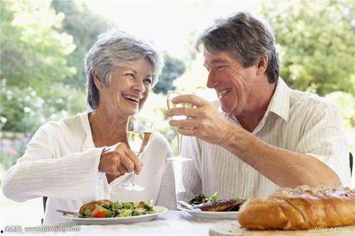 无齿老人吃瓜神器,轻松享用夏日清凉瓜果的神奇神器