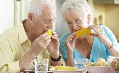 无齿老人吃瓜神器,轻松享用夏日清凉瓜果的神奇神器