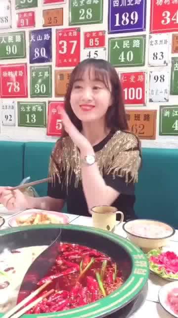 广西小表妹吃瓜事件,网络热议背后的真相揭秘