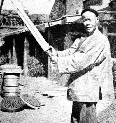 砍头杀人吃瓜搞笑,一场荒诞幽默的人性演绎