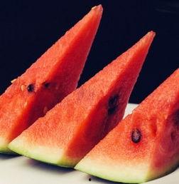 男生喝醉吃蜜瓜好吗,醉酒后男性食用蜜瓜的利弊分析