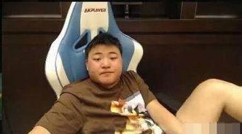 无聊的群众吃瓜