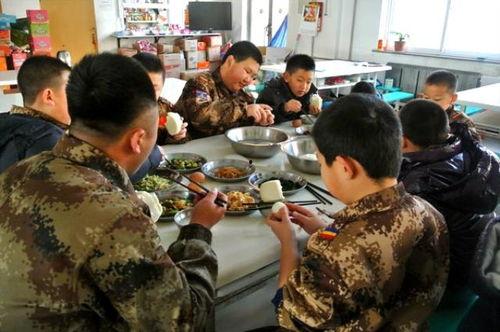 军人快速吃瓜,军人高效吃瓜新风尚