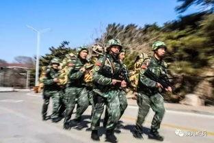 军人快速吃瓜,军人高效吃瓜新风尚